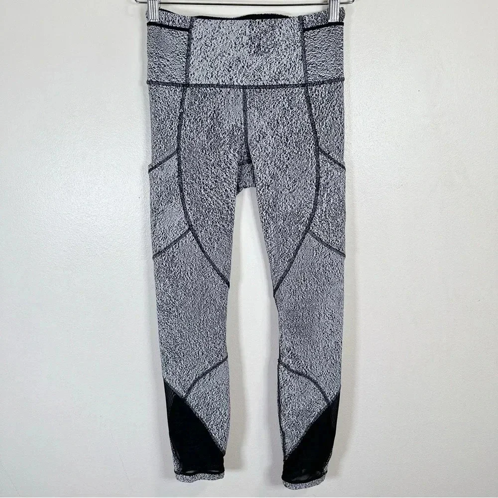 Lululemon Outrun Tight Power Luxtreme Spray Jacquard - Picture 3 of 16